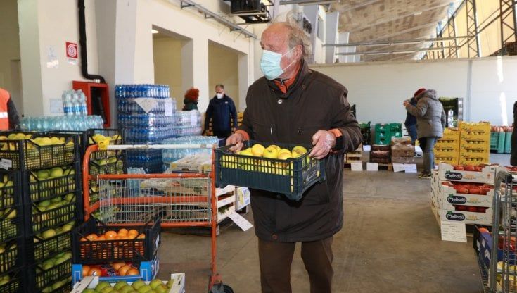 Frutta e verdura low cost, a Novoli cresce il mercato delle opportunità