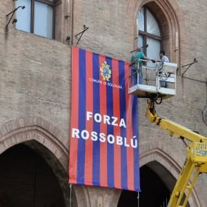 A 90 minuti dalla serie A: tutta la città già sogna la festa in Piazza Maggiore