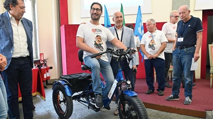 Torino-Roma in triciclo chiedendo lavoro per chi ha un handicap: il tour del consigliere Pd disabile