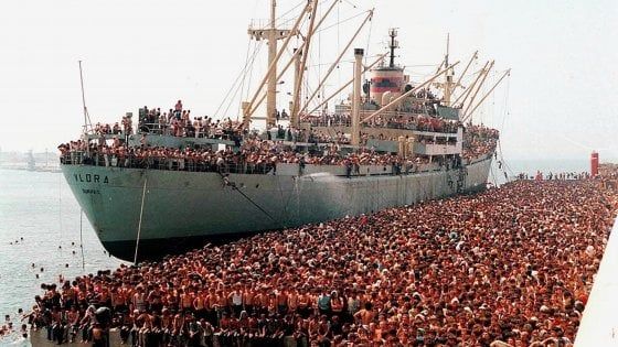 L'arrivo della Vlora nel porto 28 anni dopo, Bari ricorda lo sbarco dei 18.000 albanesi