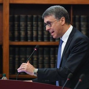 Cantone: "Evitare una retromarcia sulle norme in materia di appalti". Sullo stadio di Roma: "La mentalità di chi vuole ungere le ruote"