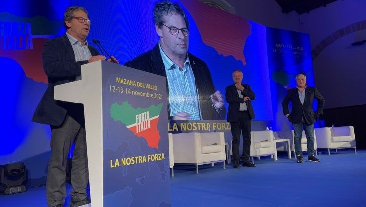 Miccichè schiera gli aspiranti sindaci, Salvini lo gela: “Facciamo le primarie”