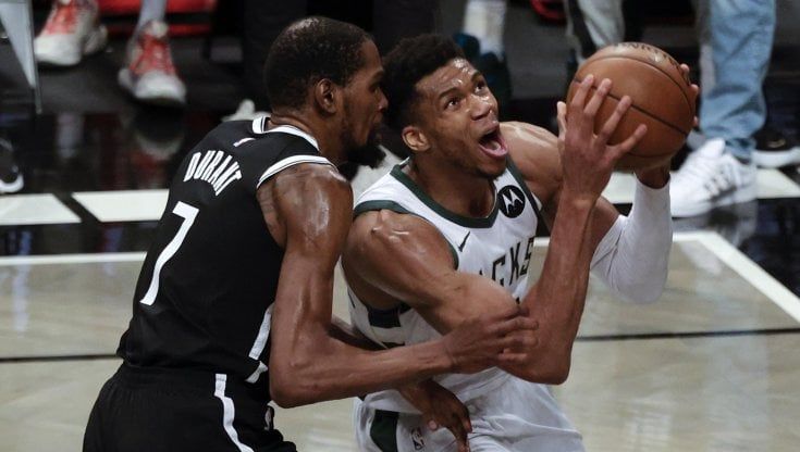 Basket, playoff Nba: a Brooklyn non basta Durant, in finale va Milwaukee