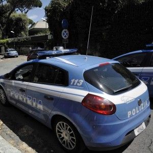 Bomba carta davanti all'ufficio tributi di Livorno