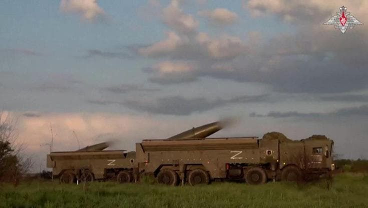 Russia, iniziate le esercitazioni con armi nucleari tattiche: le immagini