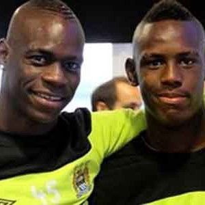 Razzismo, il fratello di Balotelli accusa: "Io, insultato per tutta la partita". Procura Brescia apre inchiesta