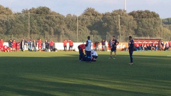Napoli, un gol all'omofobia. Un brivido per Higuain colpito alla caviglia, ma niente di grave