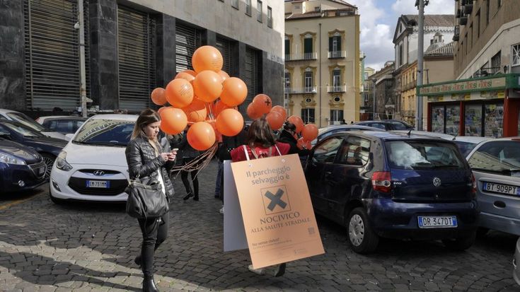 Napoli, "Il parcheggio selvaggio è nocivo alla salute stradale"