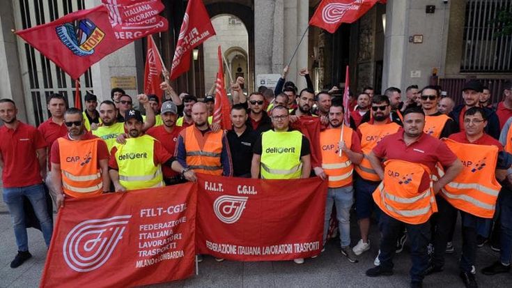 Esselunga, driver tornano al lavoro dopo lo sciopero ma la protesta continua: “No consegne al piano”