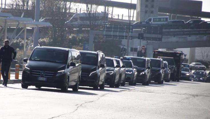 Olimpiadi, cordone di sicurezza impressionante per J.D.Vance: l'auto nascosta da un tendone