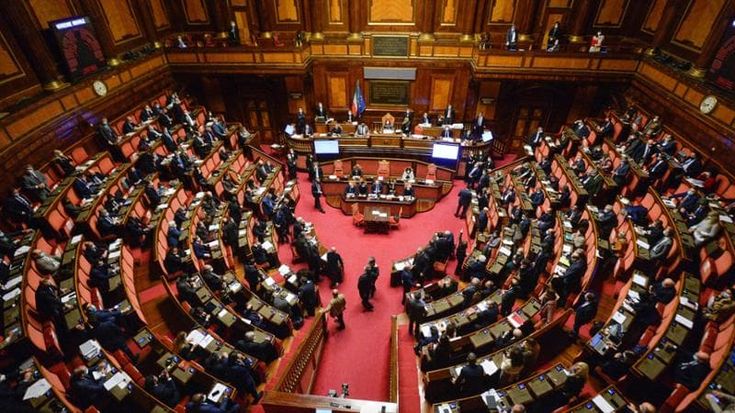“Stop intercettazioni oltre i 45 giorni”. Renzi vota con la destra