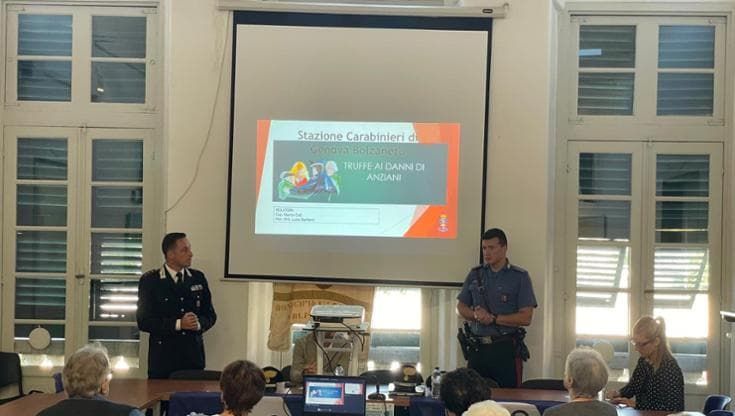 I carabinieri (veri) spiegano come difendersi dai truffatori: “Mettono fretta e isolano le vittime”