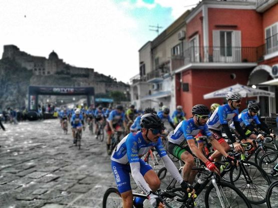  Ischia100, l’isola si ferma per la Granfondo di ciclismo