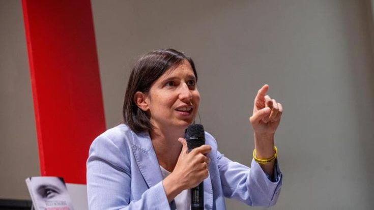 “Tagli alle bollette”. L’esordio di Schlein con gli industriali