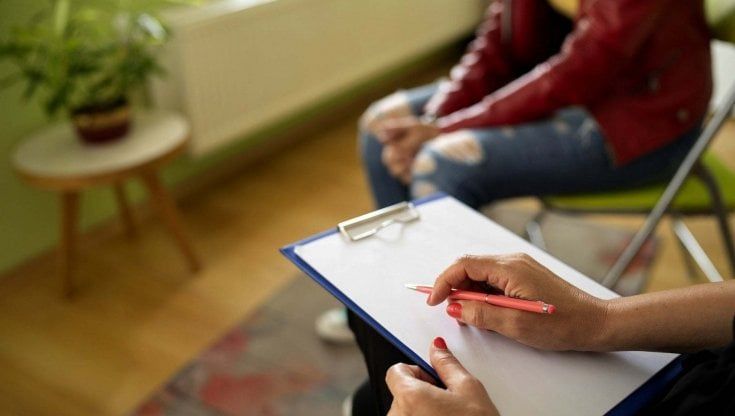 Scuola, cresce il disagio mentale post Covid tra gli studenti ma mancano i soldi per lo psicologo scolastico