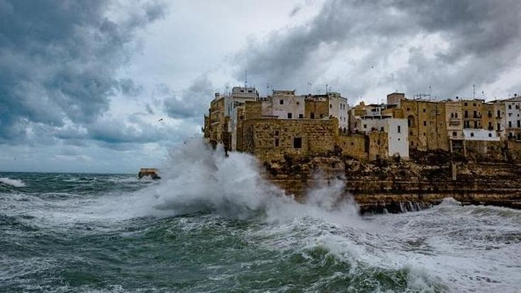 In Puglia due giorni di nuvole, pioggia e vento: “Ma le temperature salgono di qualche grado"