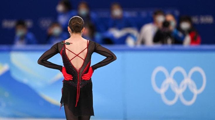 Doping, Kamila Valieva squalificata per quattro anni: la Russia perde l’oro olimpico 2022 nel pattinaggio a squadre
