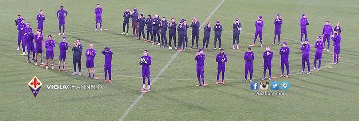 Fiorentina, in 10.000 all'allenamento: e la squadra forma un cuore