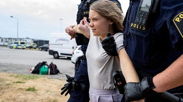 Divieti, denunce e retate di massa: la stretta dei governi europei sulle proteste ecologiste