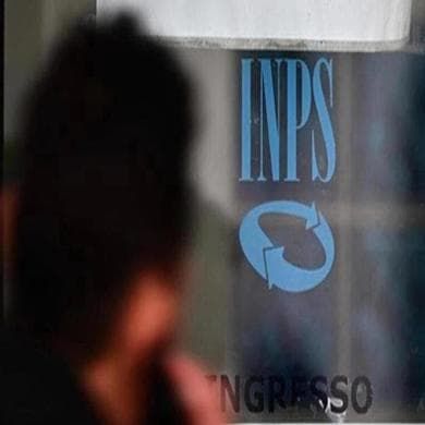 Pensioni ancora in vacanza. Accredito solo lunedì 5 gennaio in banca. Valanga di proteste sui social