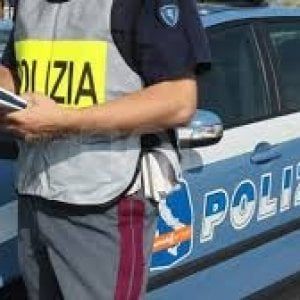 Salerno, per sfuggire a controllo imbocca svincolo autostrada contromano