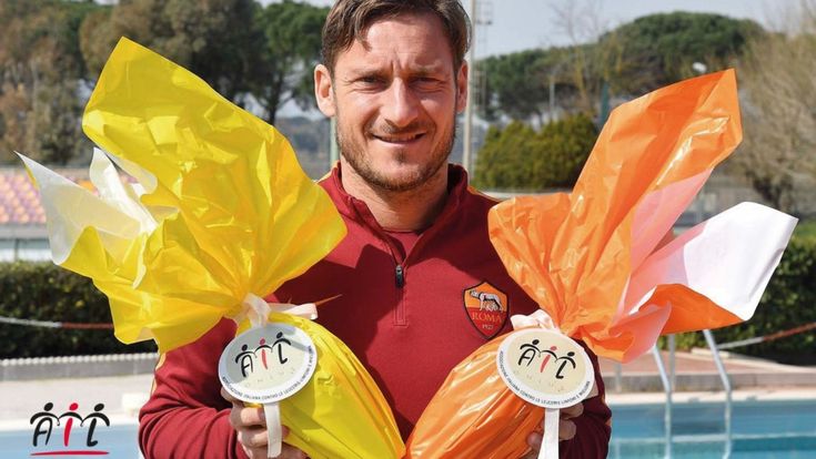 Covid, pronta la campagna: “Mi vaccino perché...” Idea Totti e Vezzali  per gli spot