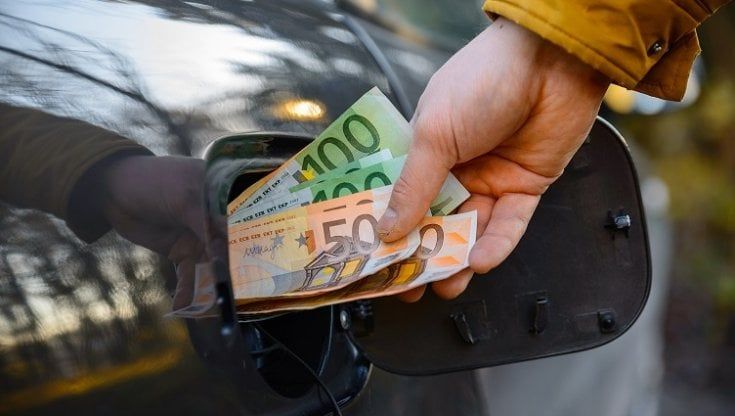 Accise sui carburanti: quante sono e quante ne paghiamo