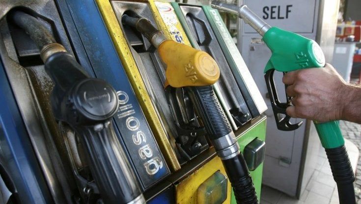 La stangata carburanti: 525 euro in più all'anno per famiglia