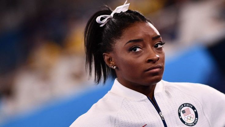 Ginnastica, Simone Biles si ritira anche dal corpo libero a Tokyo