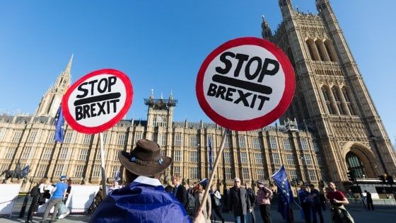 Theresa May offre al Parlamento la scelta di rinviare Brexit