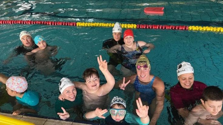 Corsi di nuoto gratuiti per 100 bimbi con disabilità: al via da Ravenna l'iniziativa con la campionessa Carlotta Gilli