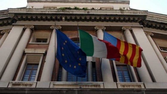 Celebrati i primi matrimoni civili dopo l'emergenza Covid al Comune di Salerno