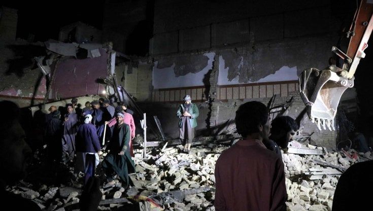Afghanistan, esplode un’autobomba nella provincia occidentale di Herat: almeno 8 morti e 47 feriti 