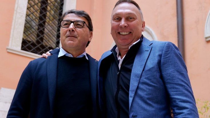 David Platt torna a Bari dopo trent'anni e riabbraccia capitan Loseto: "Qui il mio trampolino di lancio"