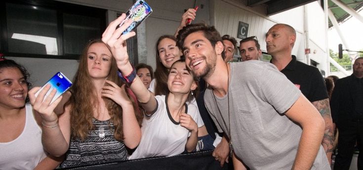 Alvaro Soler, dai tormentoni a X Factor. "Arisa è sorprendente, ma un disco lo farei con Manuel"