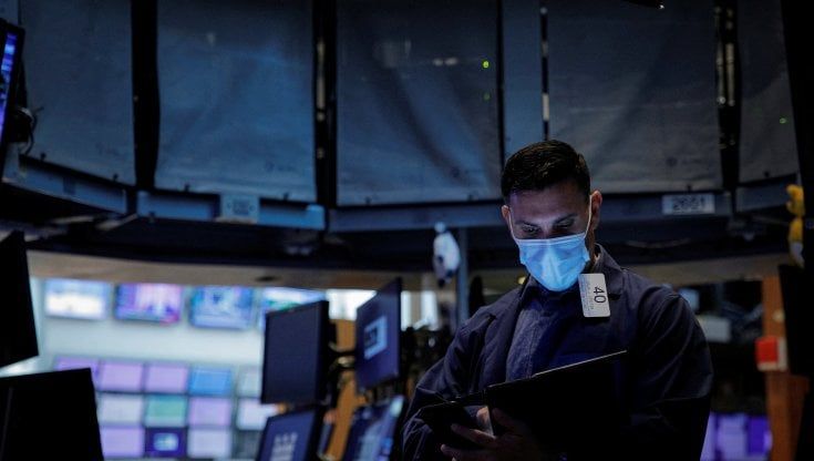 Le Borse di oggi, 24 gennaio. Stretta Fed e tensioni Usa-Russia sull'Ucraina mandano ko i mercati. Piazza Affari -4%, Wall Street recupera