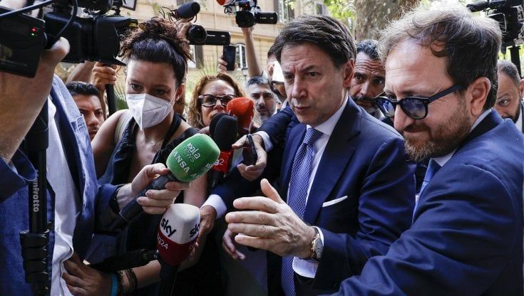 Conte uno e trino: i tormenti dell'ex premier aspirante Di Battista