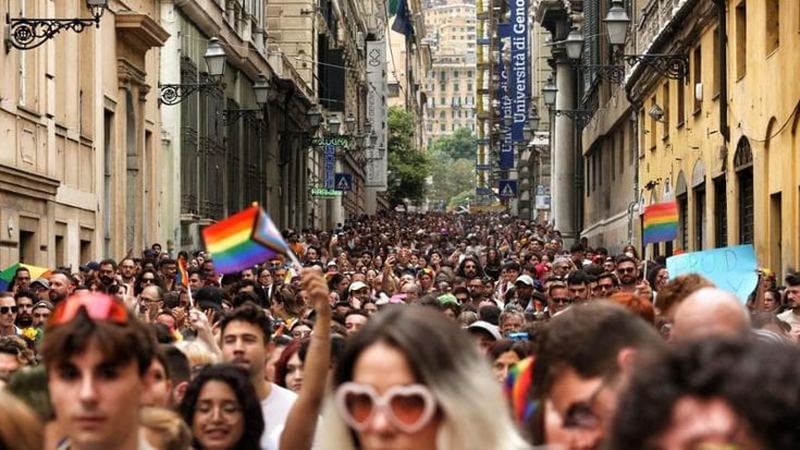 L’onda colorata del Liguria Pride invade Genova
