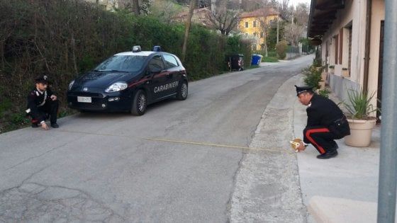 Parma, disturbato dal rumore prende a badilate il giardiniere: arrestato 