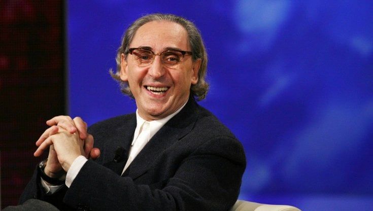 Battiato, Roberto Vecchioni ricorda il maestro: "Noi cantautori folli, Franco era il nostro guru"