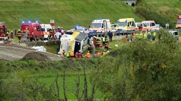 Bus turistico coinvolto in un incidente stradale in Svizzera: cinque morti e 40 feriti