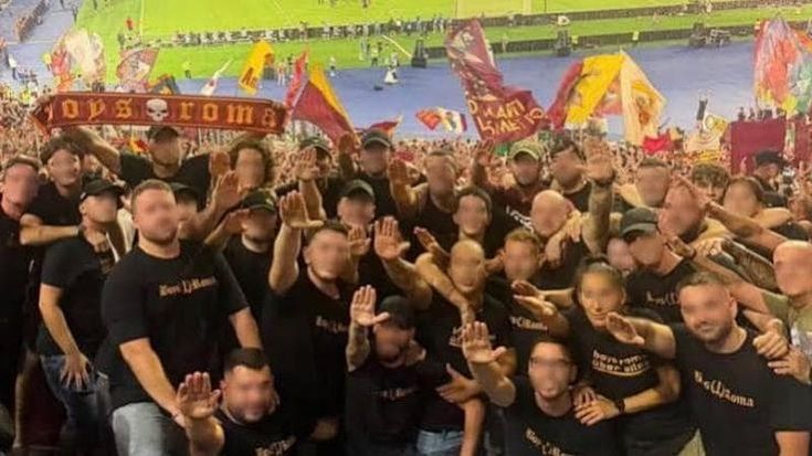 Saluti romani in curva e magliette naziste, Daspo a sedici tifosi della Roma
