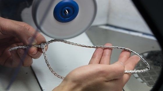 Lavoro: con "Curre curre guagliò" giovani imparano arte orafa