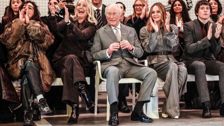 Andrea, il re dalla parte della legge: “Sostegno alle autorità”. William e Kate con Carlo