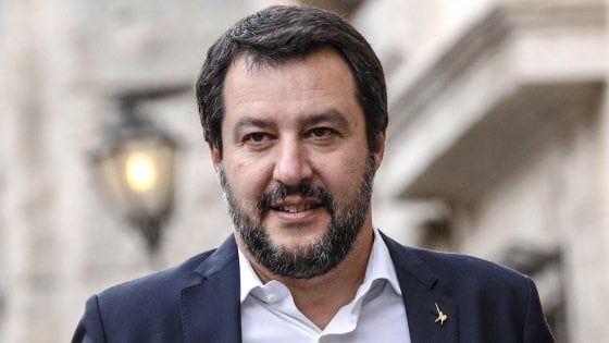 Diciotti, Salvini indagato dai pm di Agrigento. Il ministro: "Non ci fermeranno. E' una vergogna"
