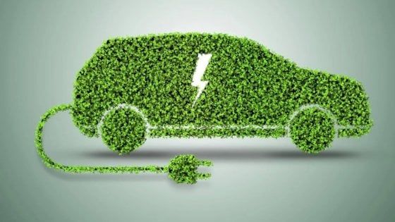 Elettriche e ibride, il boom italiano con +215%