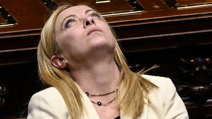 Sondaggio Swg: male su sanità, ambiente e sicurezza. Per il governo Meloni finisce la "luna di miele"