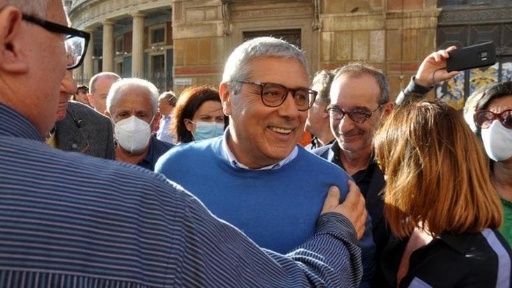 Campagna acquisti, poltrone e clientele: così Cuffaro estende la sua rete di potere
