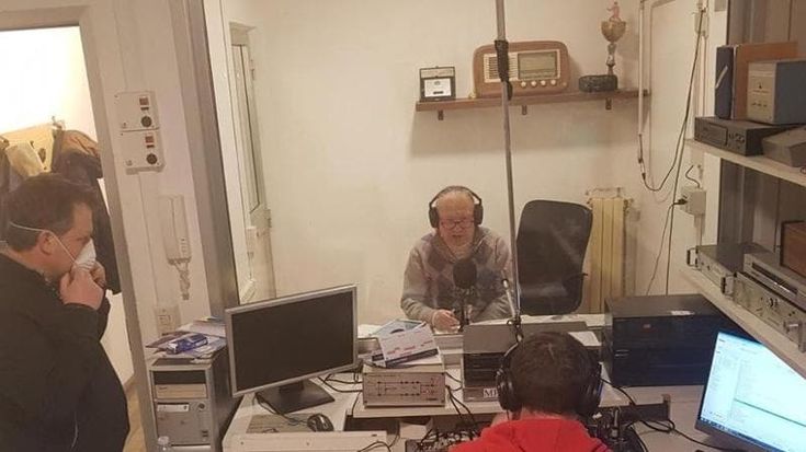 Morto a Codogno Pino Pagani, lo speaker di “Radio Zona Rossa” nei giorni della pandemia. “Quella volta che un’anziana chiamò in diretta per avere un termometro”