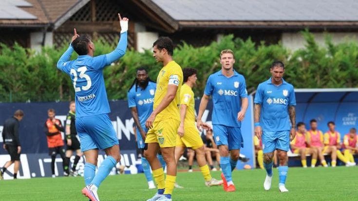 Il Napoli batte la Carrarese 2-0 in amichevole